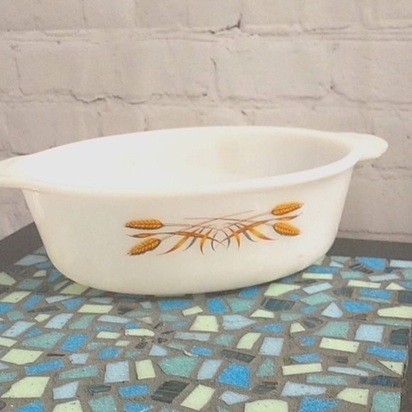 vtg Fire King Casserole dish Wheat pattern white - Picture 4 of 5